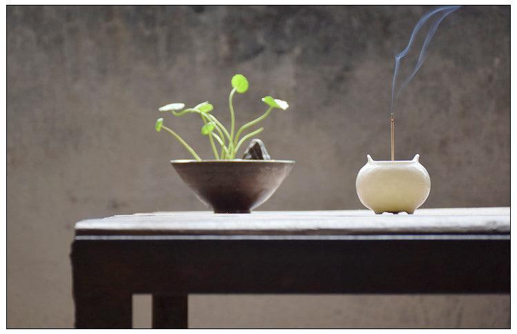 Mini ceramic incense burner, incense holder, all white,all white with gold, cute handicraft, home creative ornaments