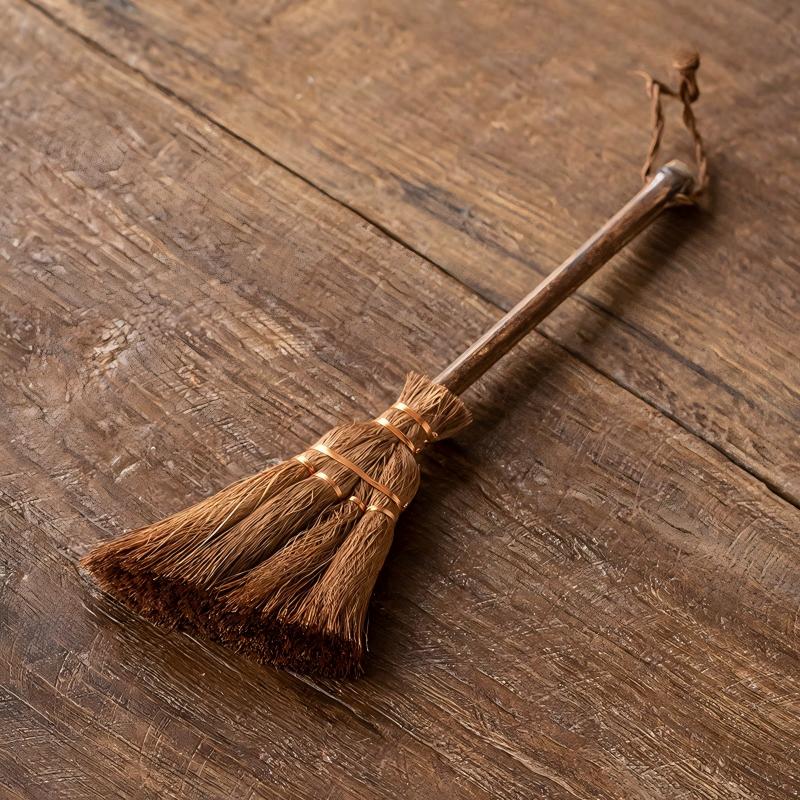 Handmade Natural Palm Fiber Brush for Zen Table – Chinese Tea Table Mat Cleaning Brush, Mini Broom for Meditation Space & Home Decor