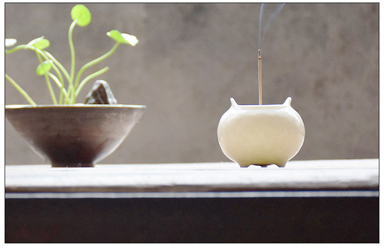 Mini ceramic incense burner, incense holder, all white,all white with gold, cute handicraft, home creative ornaments
