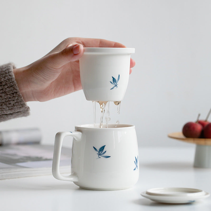 Porcelain Tea Mug with Infuser & Lid – Blue Leaf Pattern, 225ml