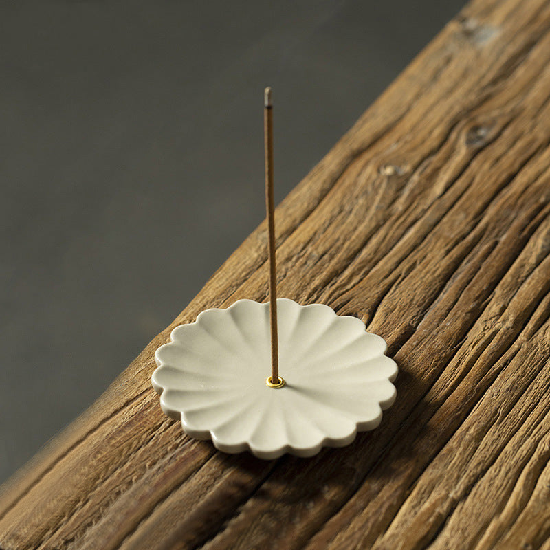 Floral Ceramic Incense Holder – Minimalist Flower Petal Tray for Stick Incense
