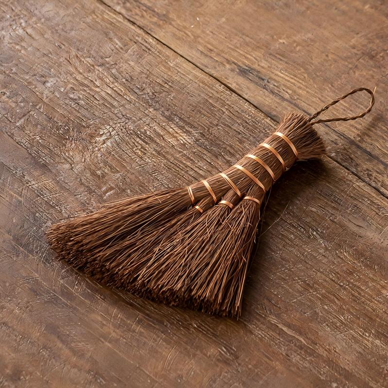 Handmade Natural Palm Fiber Brush for Zen Table – Chinese Tea Table Mat Cleaning Brush, Mini Broom for Meditation Space & Home Decor