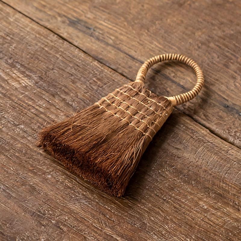 Handmade Natural Palm Fiber Brush for Zen Table – Chinese Tea Table Mat Cleaning Brush, Mini Broom for Meditation Space & Home Decor
