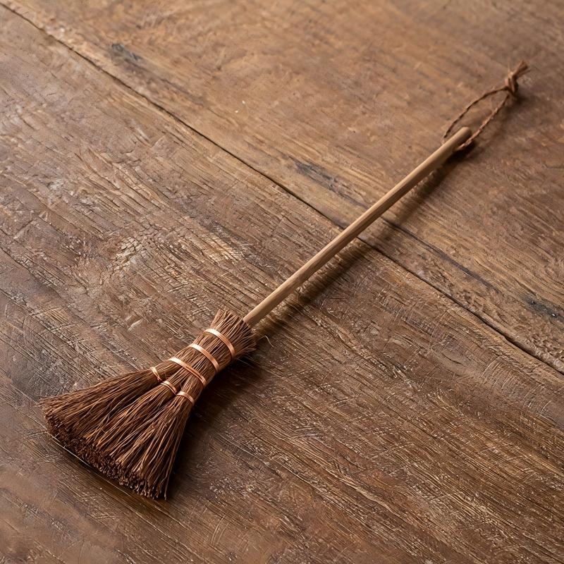Handmade Natural Palm Fiber Brush for Zen Table – Chinese Tea Table Mat Cleaning Brush, Mini Broom for Meditation Space & Home Decor