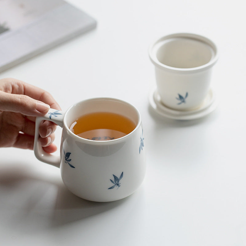 Porcelain Tea Mug with Infuser & Lid – Blue Leaf Pattern, 225ml