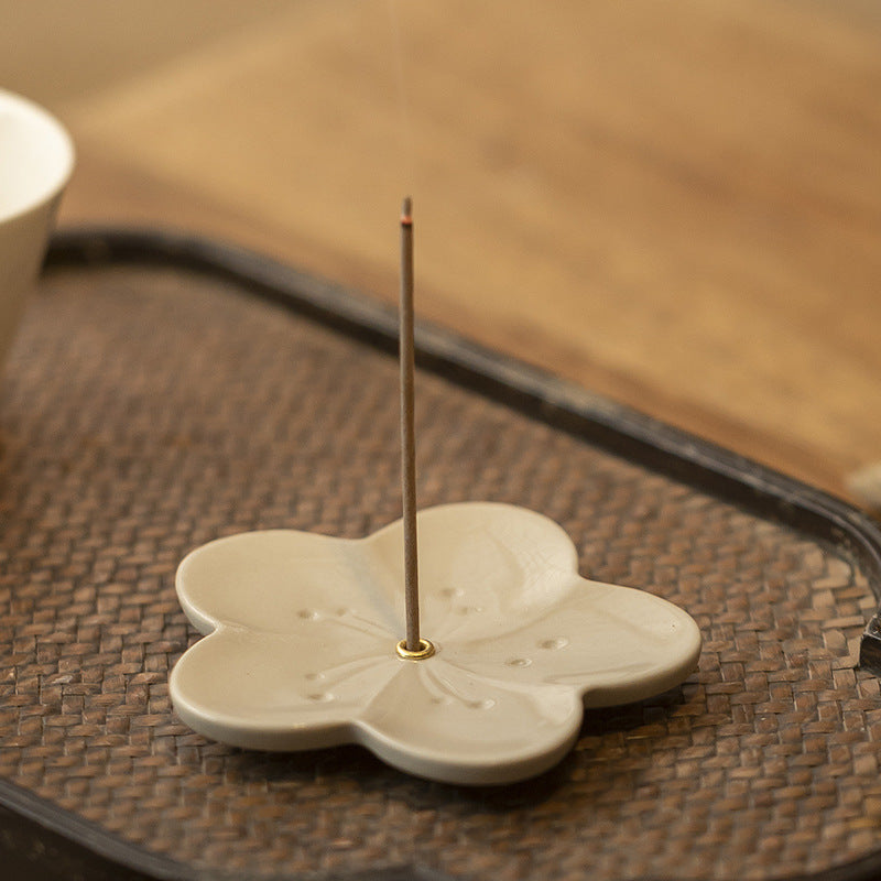 Floral Ceramic Incense Holder – Minimalist Flower Petal Tray for Stick Incense