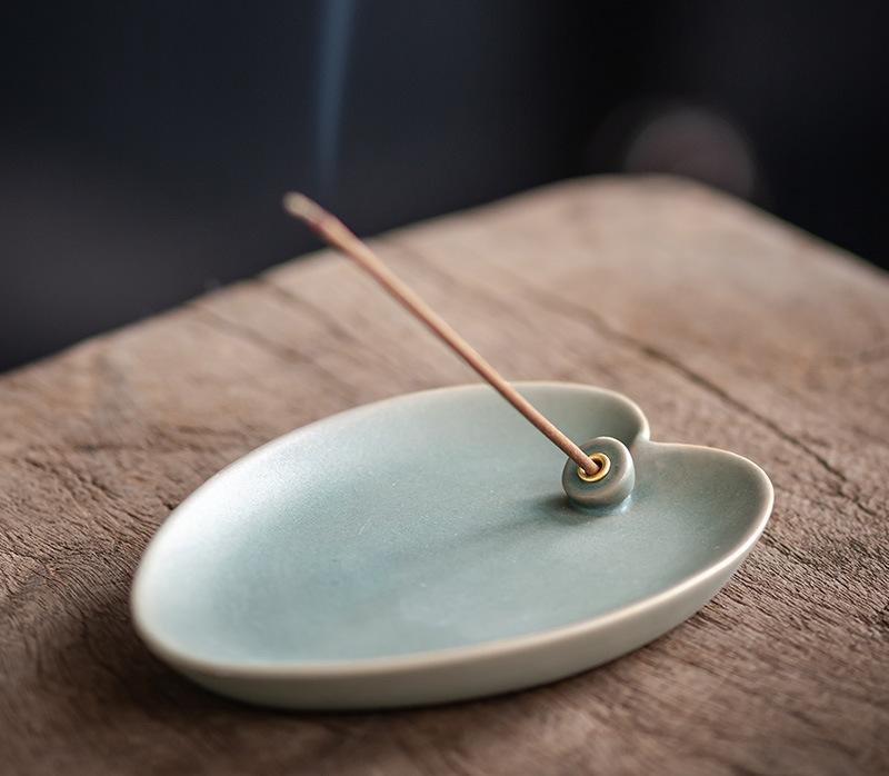 Leaf-Shaped Ceramic Incense Holder – Oriental Elegance Series