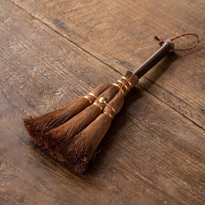 Handmade Natural Palm Fiber Brush for Zen Table – Chinese Tea Table Mat Cleaning Brush, Mini Broom for Meditation Space & Home Decor