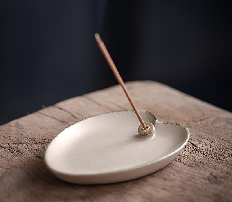 Leaf-Shaped Ceramic Incense Holder – Oriental Elegance Series