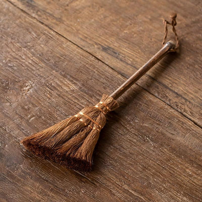 Handmade Natural Palm Fiber Brush for Zen Table – Chinese Tea Table Mat Cleaning Brush, Mini Broom for Meditation Space & Home Decor