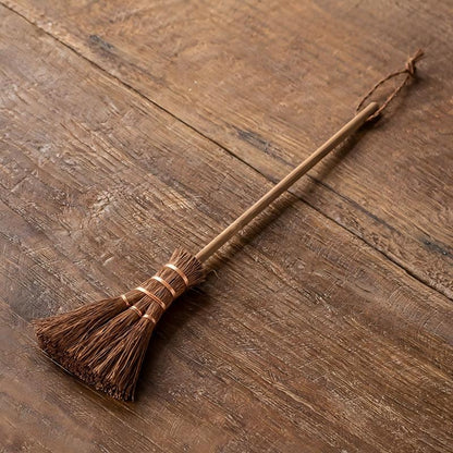 Handmade Natural Palm Fiber Brush for Zen Table – Chinese Tea Table Mat Cleaning Brush, Mini Broom for Meditation Space & Home Decor