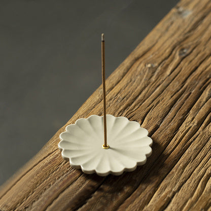Floral Ceramic Incense Holder – Minimalist Flower Petal Tray for Stick Incense