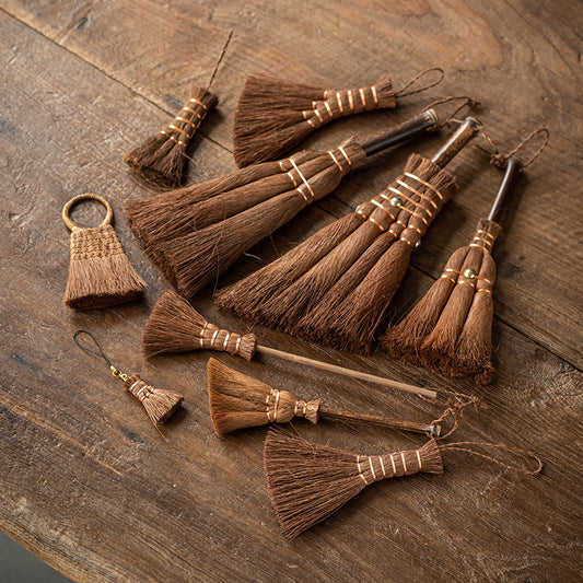 Handmade Natural Palm Fiber Brush for Zen Table – Chinese Tea Table Mat Cleaning Brush, Mini Broom for Meditation Space & Home Decor
