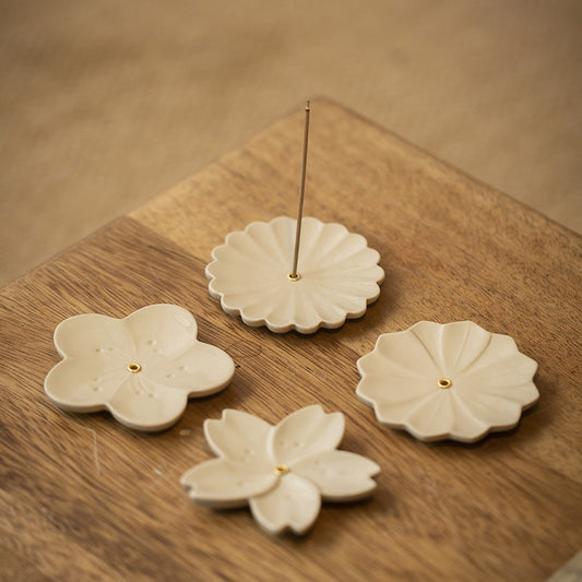 Floral Ceramic Incense Holder – Minimalist Flower Petal Tray for Stick Incense