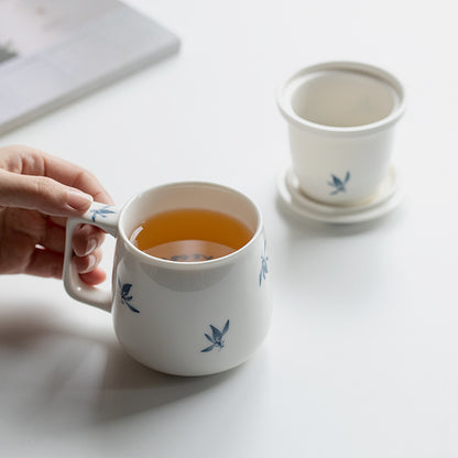 Porcelain Tea Mug with Infuser & Lid – Blue Leaf Pattern, 225ml