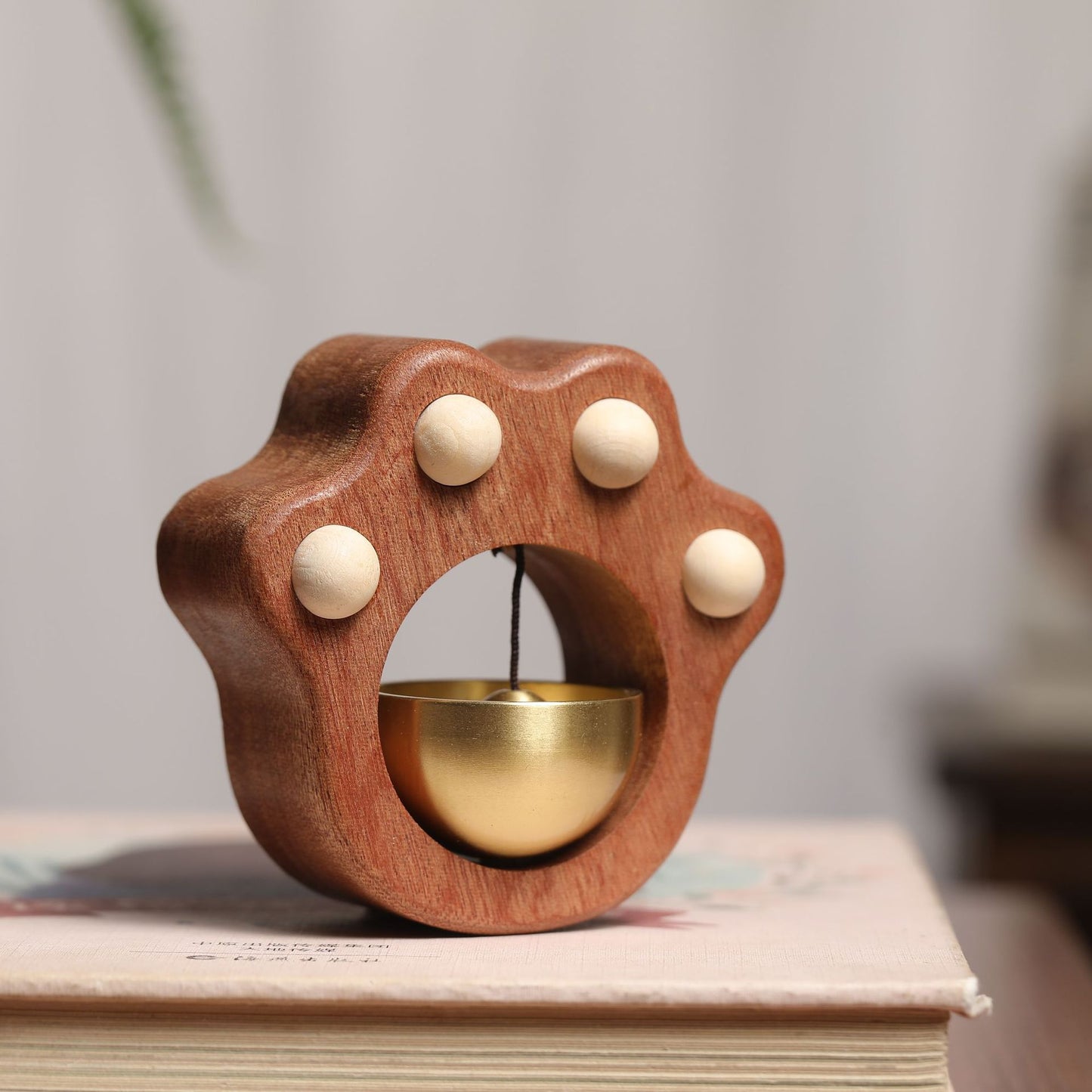 Wooden Cat Paw Doorbell – Creative Magnetic Wind Chime Hanging Decoration, Solid Walnut Wood Door Ornament