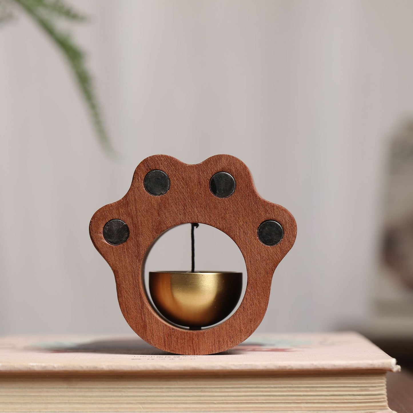 Wooden Cat Paw Doorbell – Creative Magnetic Wind Chime Hanging Decoration, Solid Walnut Wood Door Ornament